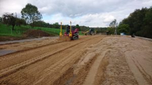 Landschaftspflege Hörz Reitplatzbau einbringen vom Sand